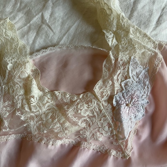 Vintage silky soft pale pink lingerie slip tank - Picture 4 of 4